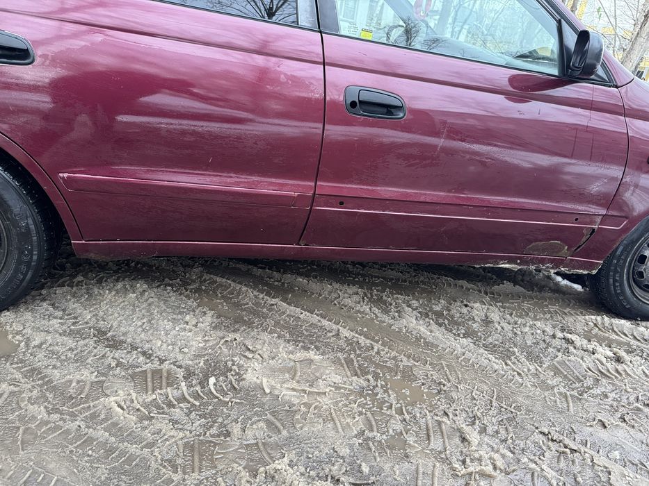 Продам машину Тойота Карина Е