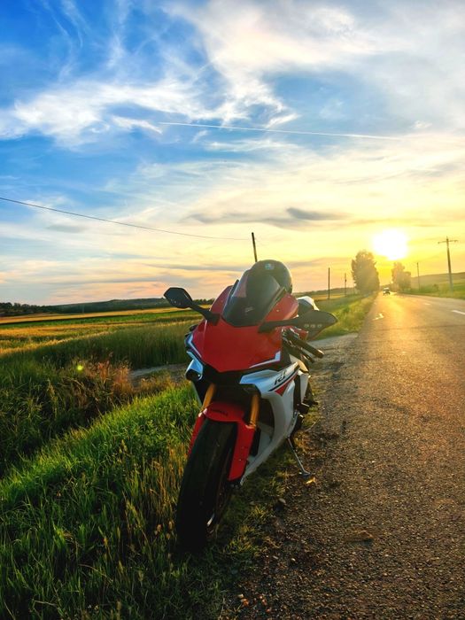 Yamaha r1 an 2015