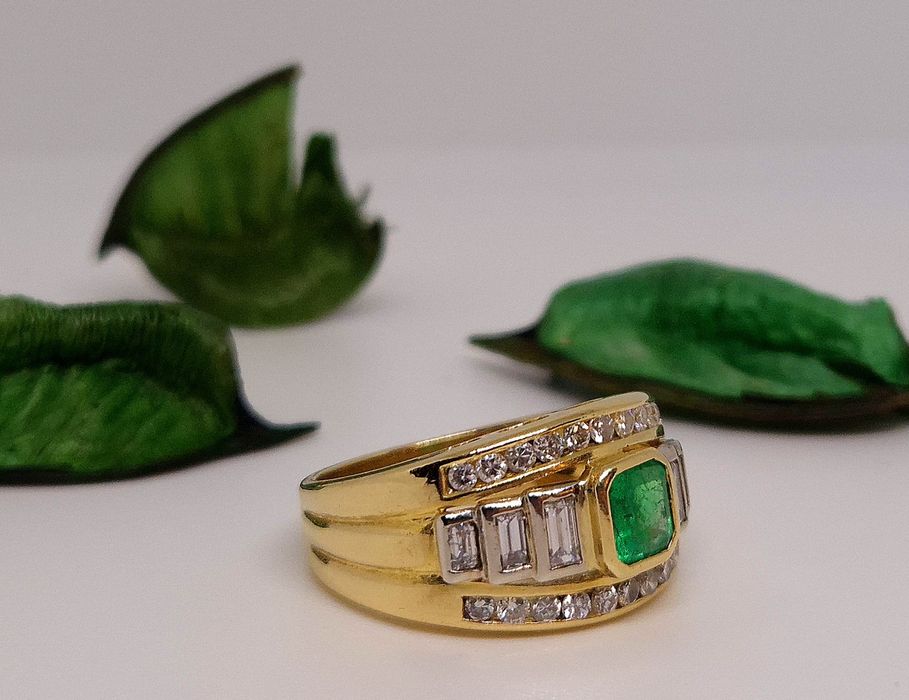 Inel din aur de 18K smarald columbian si diamante naturale