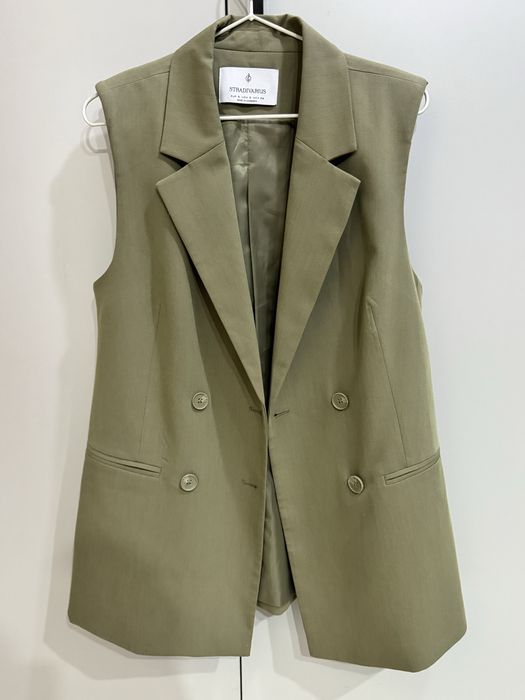 Продам жилет Stradivarius