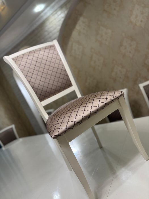 Стол со стульями