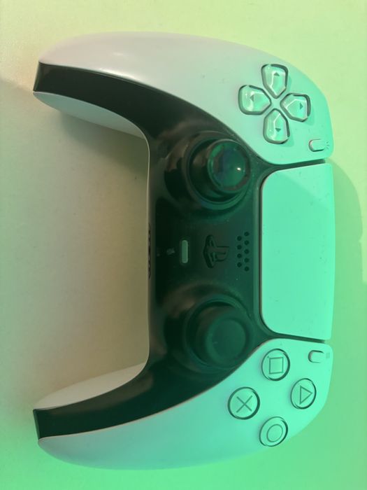 Playstation 5 и 2 джойстика