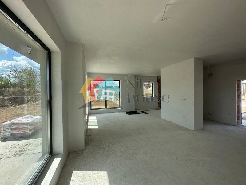 Къща в Варна, област-с.Звездица площ 216 цена 350000