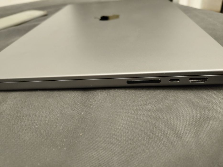 MacBook Pro 16-inch, M2 Pro, 16 GB RAM, 512GB SSD / Silver Gray