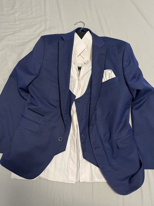 Абитуриентски костюм