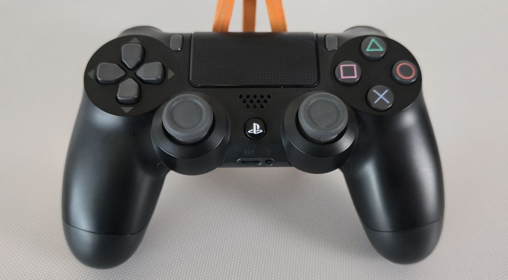 Реновирана конзола Sony Playstation 4 Pro, 1 джойстик, гаранция