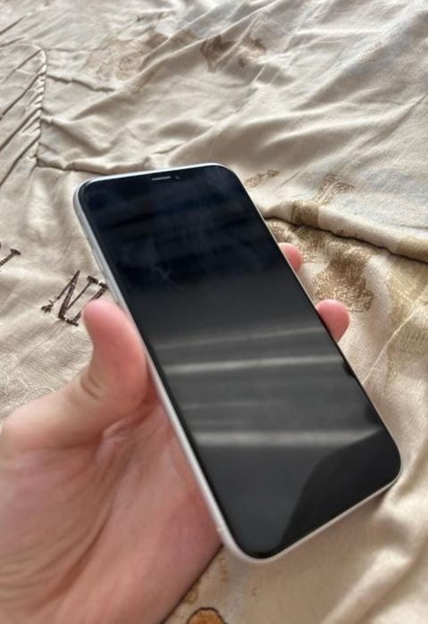 Айфон хр 64/75акум