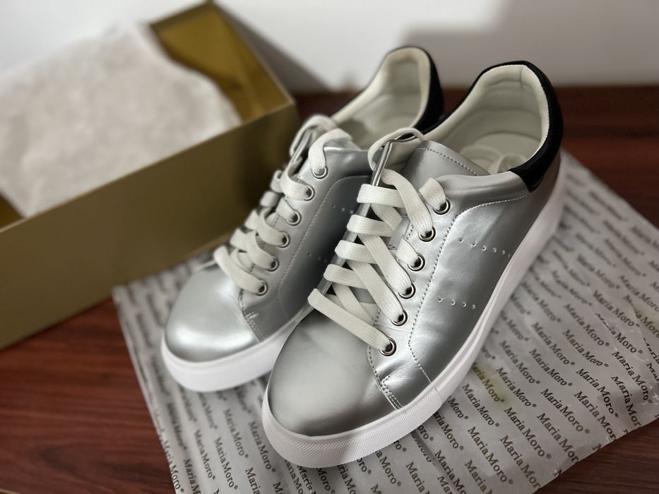 Женские кроссовки от бренда MARIA MORO