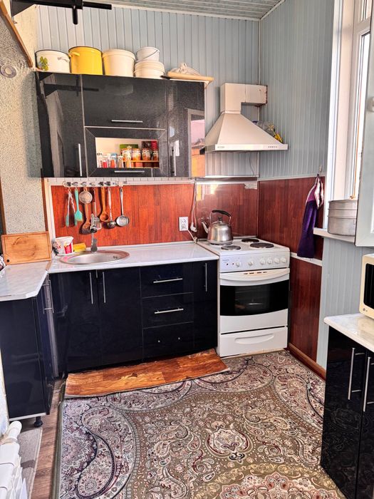 Сотлади 2 хона ибн сино