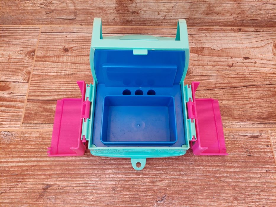 Голяма кола-кемпер за кукли