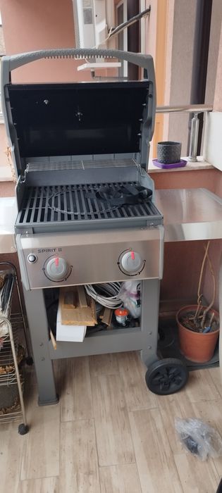 Газов грил Weber Spirit II E-210, 2 горелки, 2 странични маси, 145x122