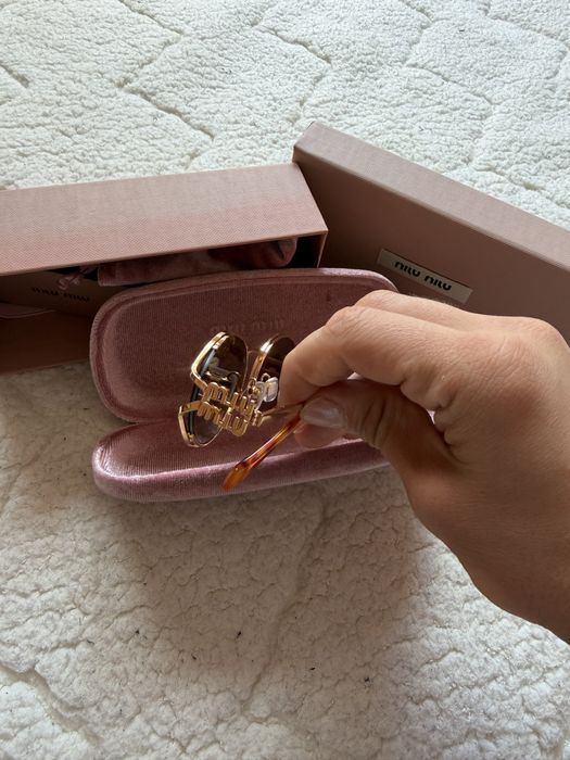 Нови слънчеви очила MIU MIU