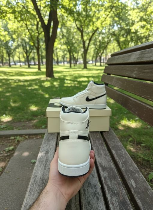 Adidasi Nike Jordan 1 High Essentials