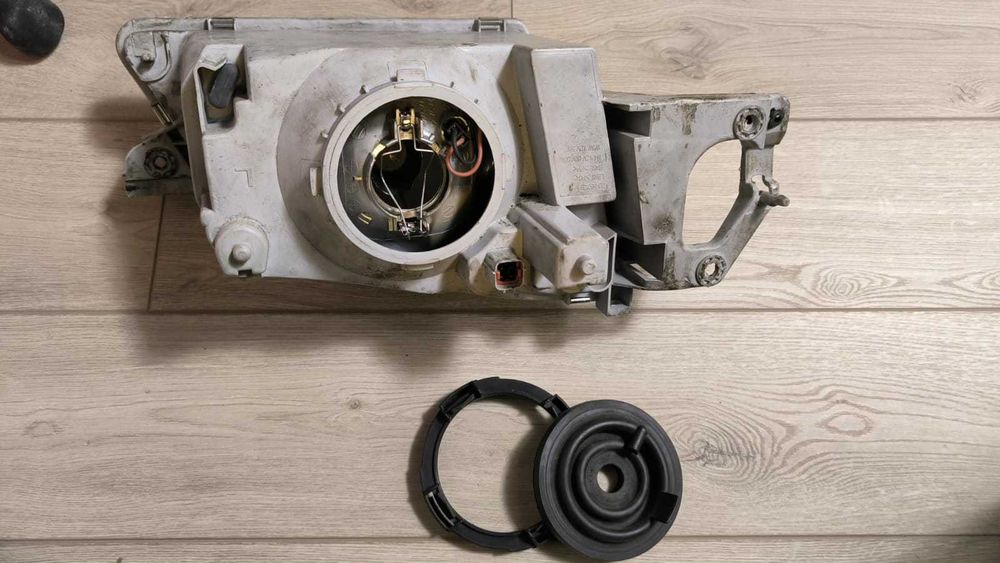 Far Mazda 323 P BA 10.1996-12.2000, 323BH 10.1996-12.1998 TYC stanga