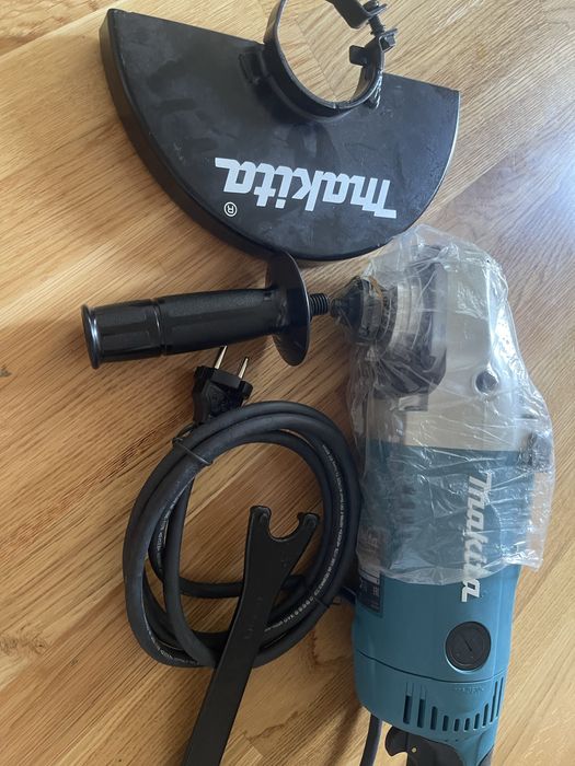 Makita GA9020 новая