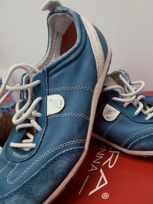 Кроссы, туфли 35-36 размер