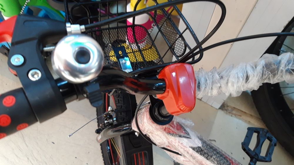 Bicicleta 16 inch, model nou, semiasamblata. La bax. Diverse culori.