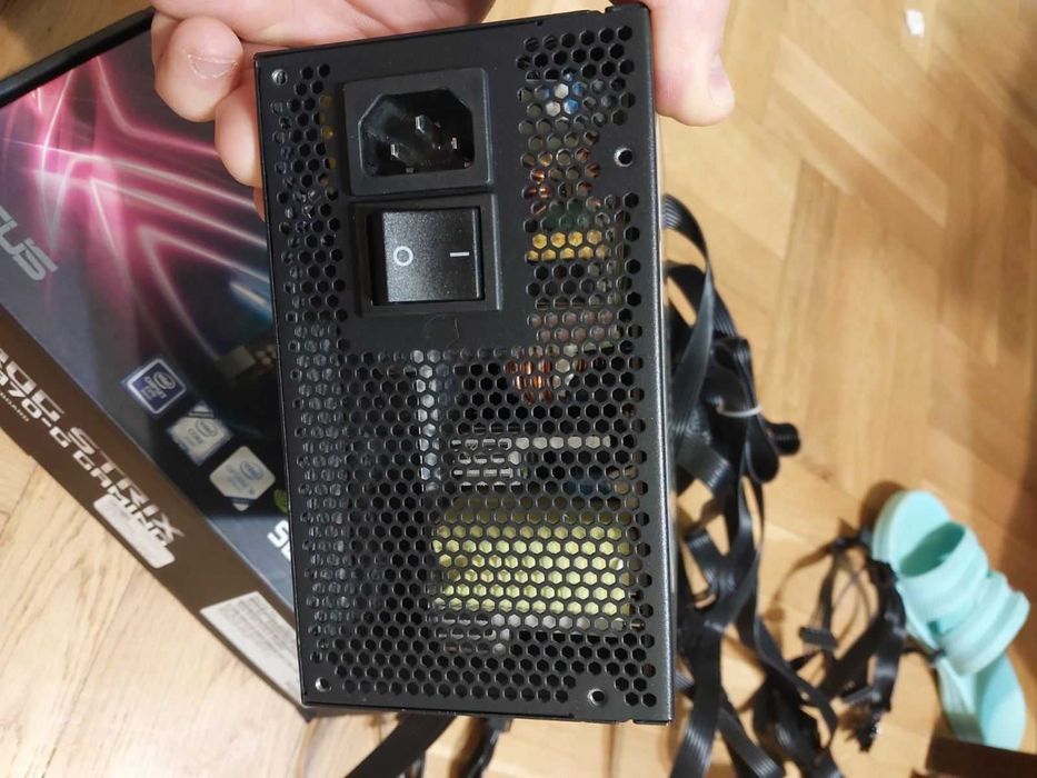 1200W 80+Platinum - BeQuiet Straight Power 11, Cooler Master V1200