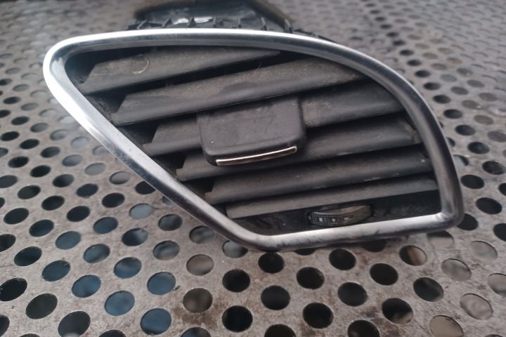 Grila ventilatie bord dreapta Audi A5 8T