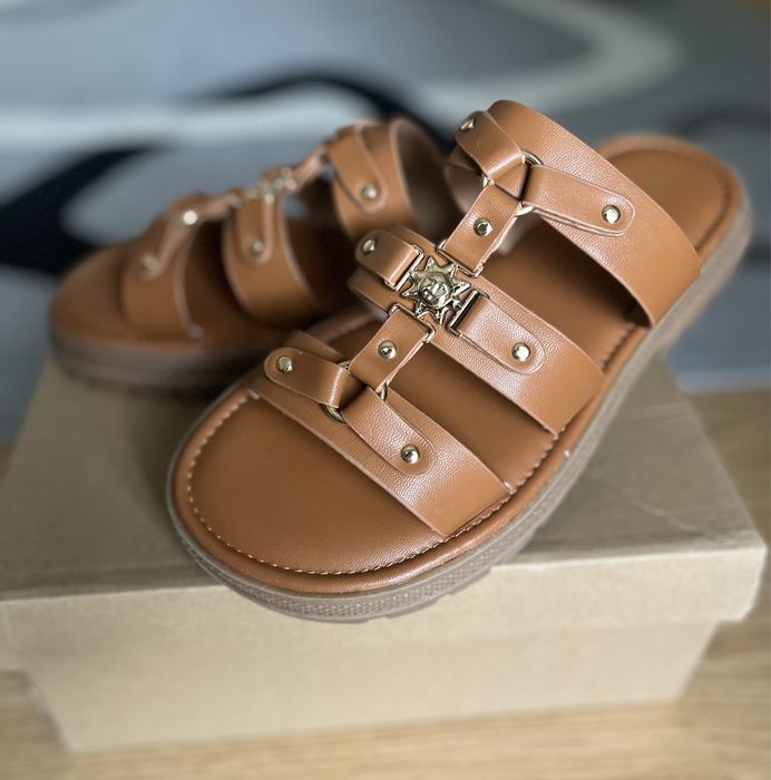 Летни сандали в кафяв цвят