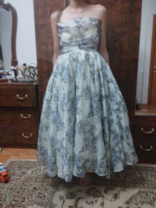 Продам платье красивое