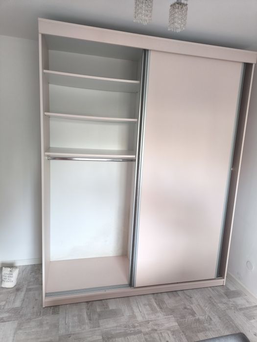 Vind dulap+ două lustre