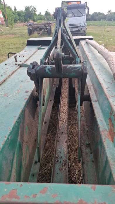 Vand sau schimb presa john deere CB300
