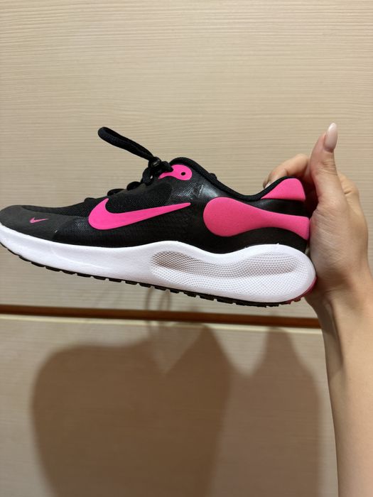 Продавам маратонки