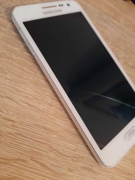Телефон Samsung A3 Намален