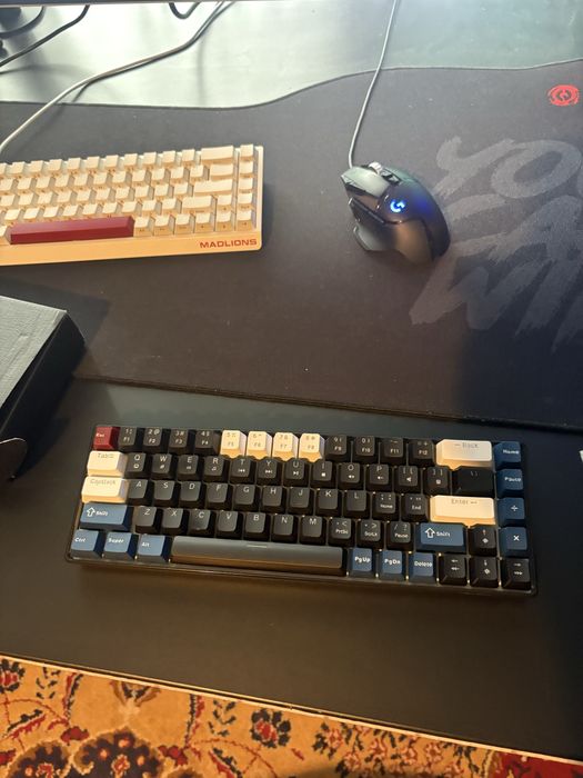 Custom клавиятура сини суитчове