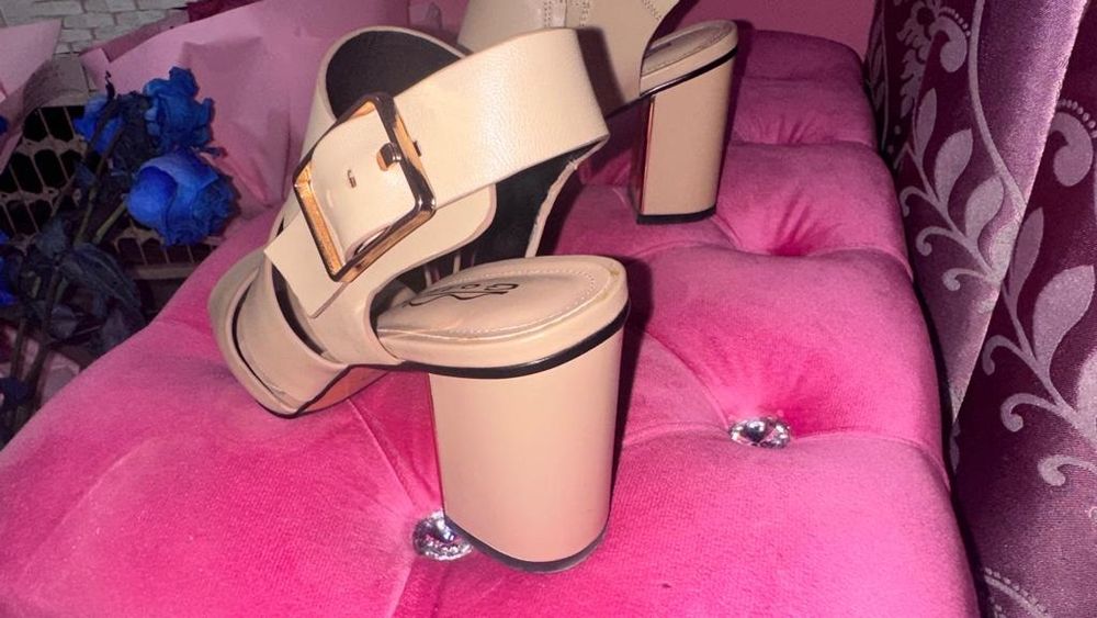 Продам Босоножки