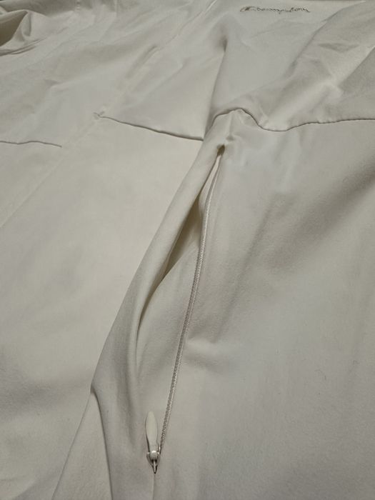 Ветровка на Champion.