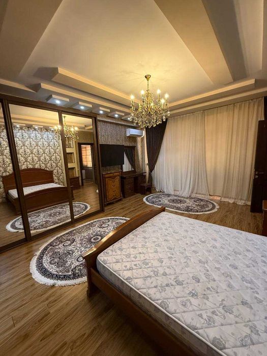 Срочно сдается 3ком кв в новостройке 215кв.м.