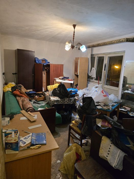 Debaraseze ridic deșeuri și saci cu moloz