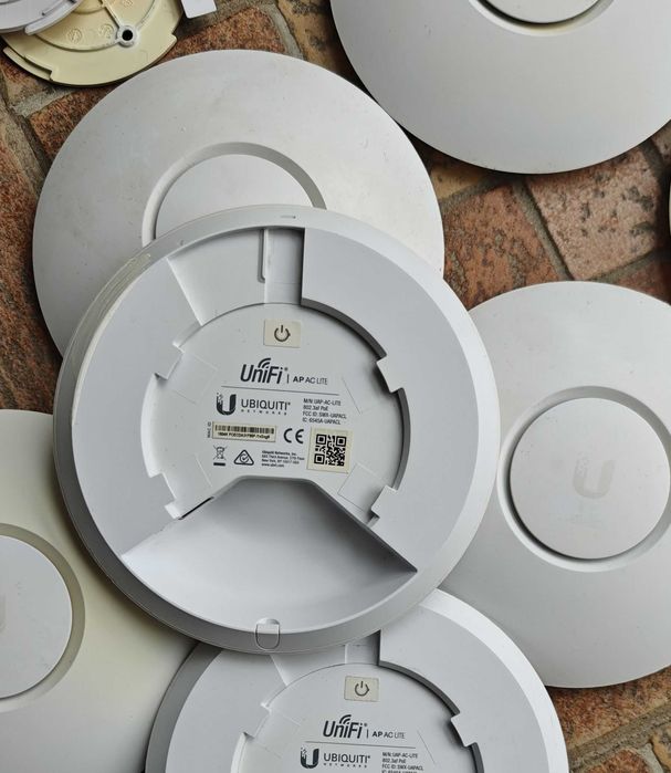 7x Ubiquiti UniFi UAP-AC-Lite access point