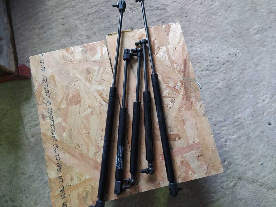 Амортисьори за багажници и врати