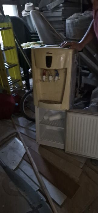 Продам диспансер для воды