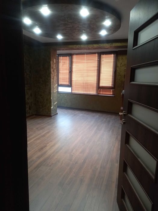 Продава се Четиристаен апартамент в Шумен, 5-ти полк - 100 кв.м за 1900 €/кв.м - Снимка #4