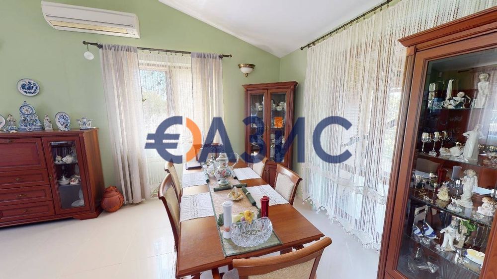 Къща с 4 спални 264 кв.м., в село. Кошарица, България, 385 000 евро