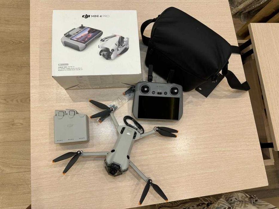 Дрон DJI Mini 4 Pro Fly More Combo Plus (RC 2) квадрокоптер