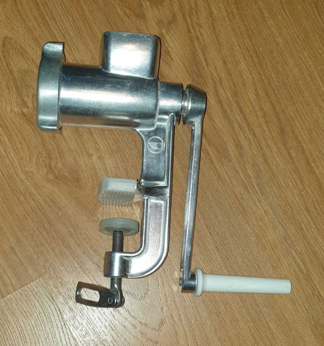 Мясорубка механическая