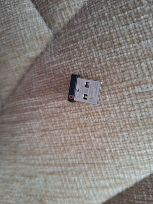 Logitech Unifying USB + Подарък Клавиатура и мишка на Logi