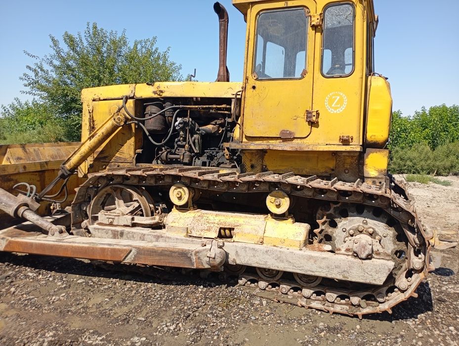 Maxsus texnika buldozer