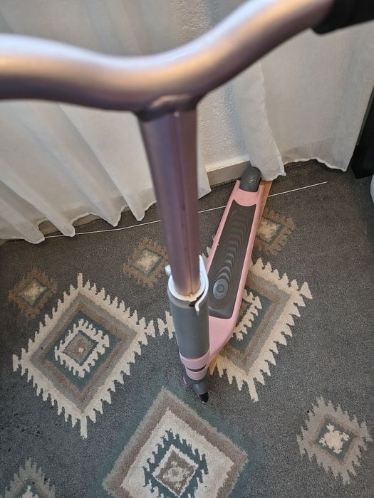 Trotineta electrica copii roz