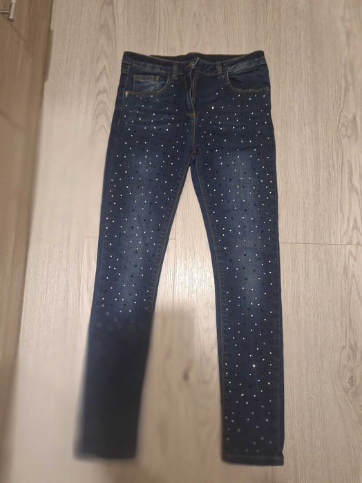 Детски дънки,две блузи и три клина