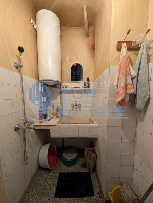 Тристаен тухлен апартамент в центъра на град Стражица