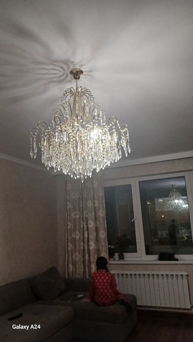 Люстра в хорошом состоянии