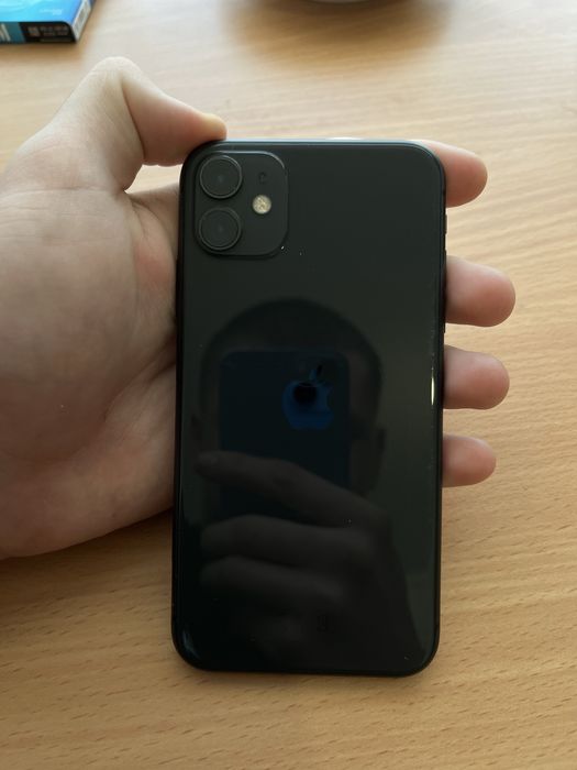 Продам два 11 айфона( цена стоит за оба)