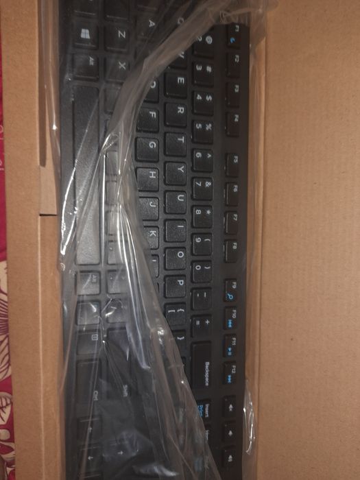 Vând tastatură cu fir nouă Dell
