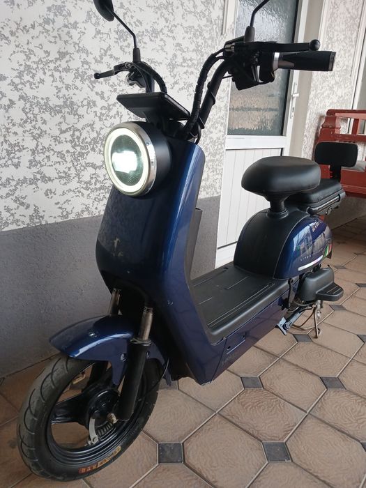 Skuter sotiladi rangi siyohrang